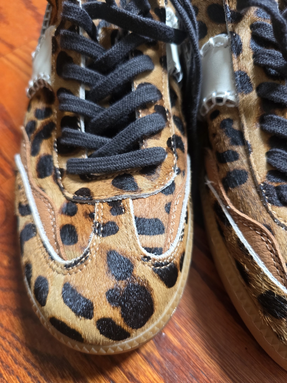 Dolce Vita Notice Stitch Leopard Calf Hair Sneakers Women's Size 10 Gum Sole - Picture 8 of 9